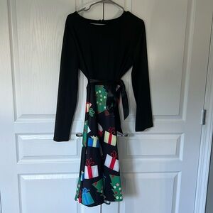 Festive Black Long Sleeve Dress with Gift Print